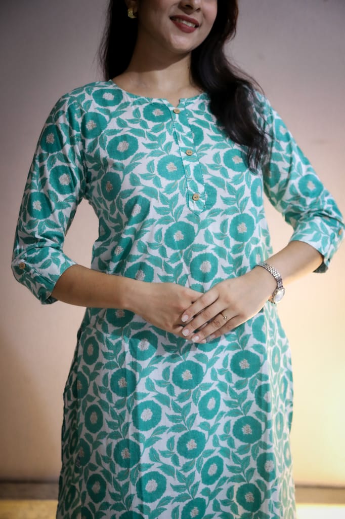 Women's Pure Cotton Straight White& Sea Green Embellished Kurta - Image 4